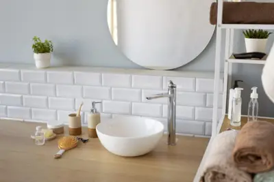 Top 5 accesorii care transformă orice baie mică într-una practică